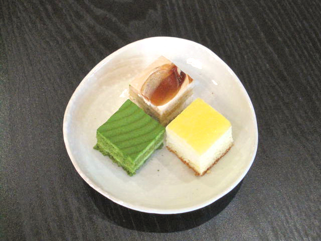 3色プチケーキ