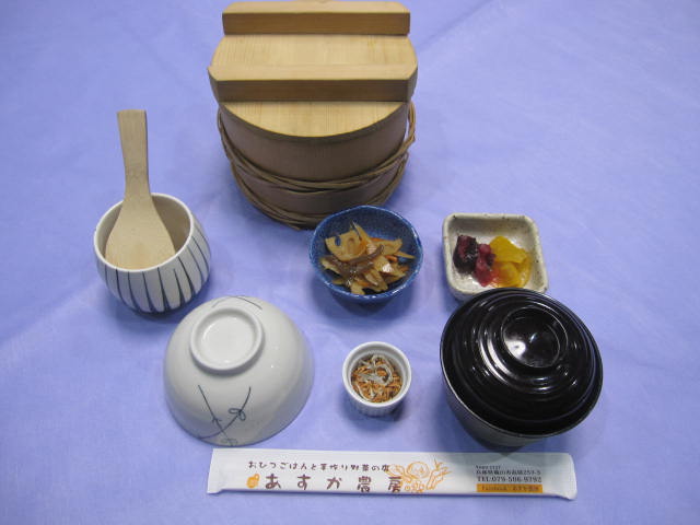 3種のセットメニューと18種の単品メニューの自由な組合せ